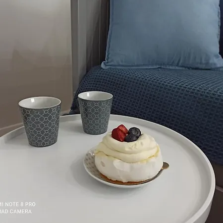 Gray Crane Apartment *